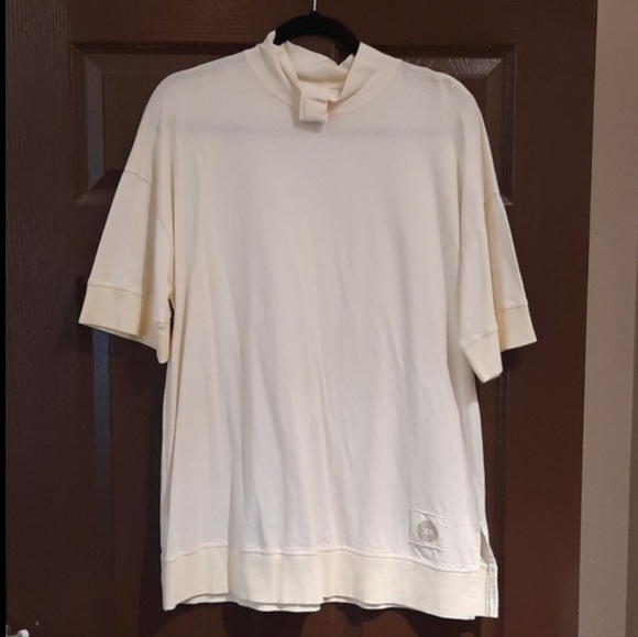 DDR M cream top - Picture 2 of 5